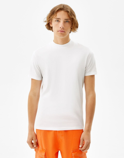 T-Shirt im Slim-Fit mit geripptem Stehkragen